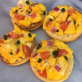 English Muffin Breakfast Pizzas with veggies